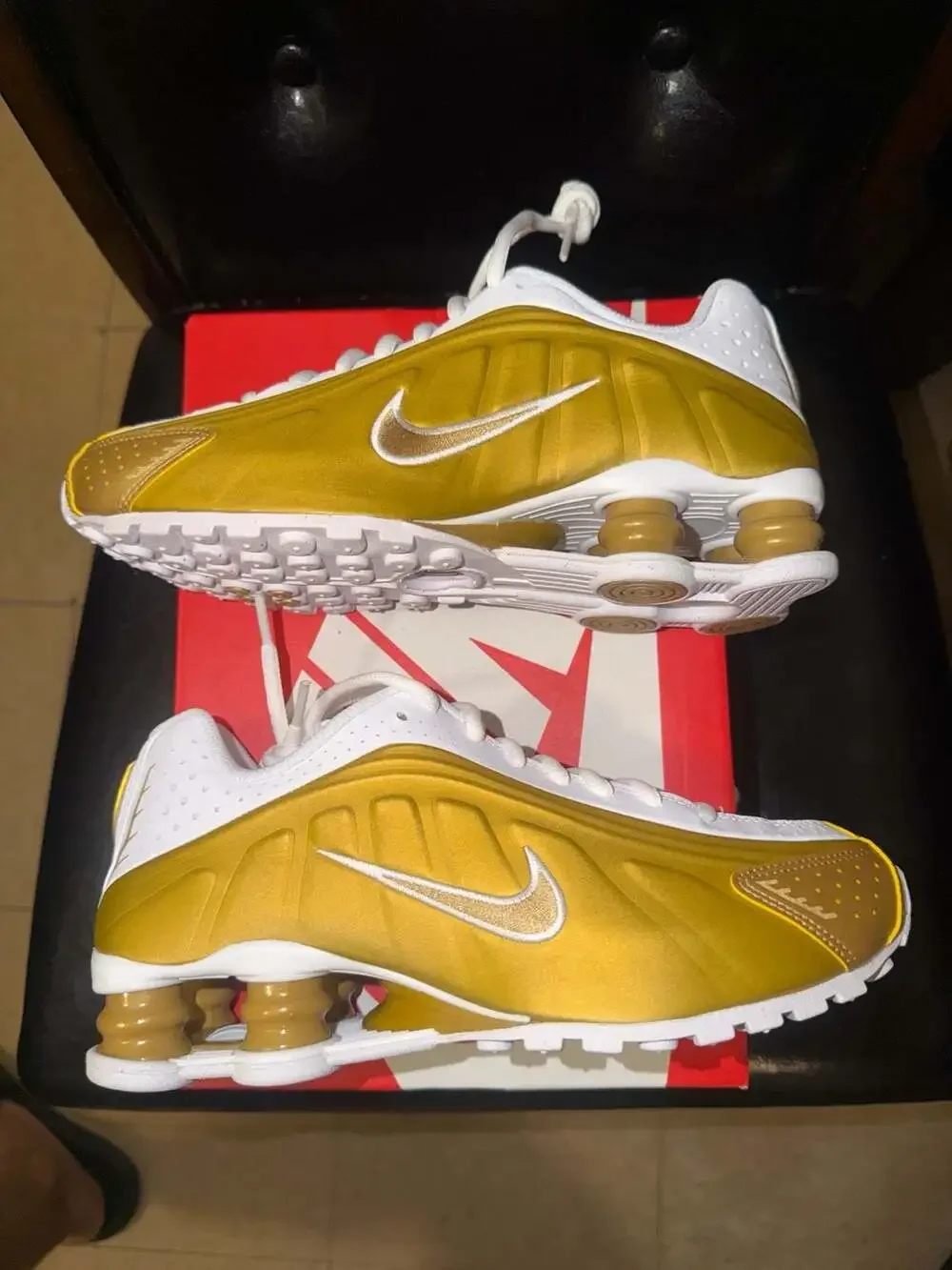 Nike Shox R4 GS Metallic Gold White 4.5Y/6W CW2626 700